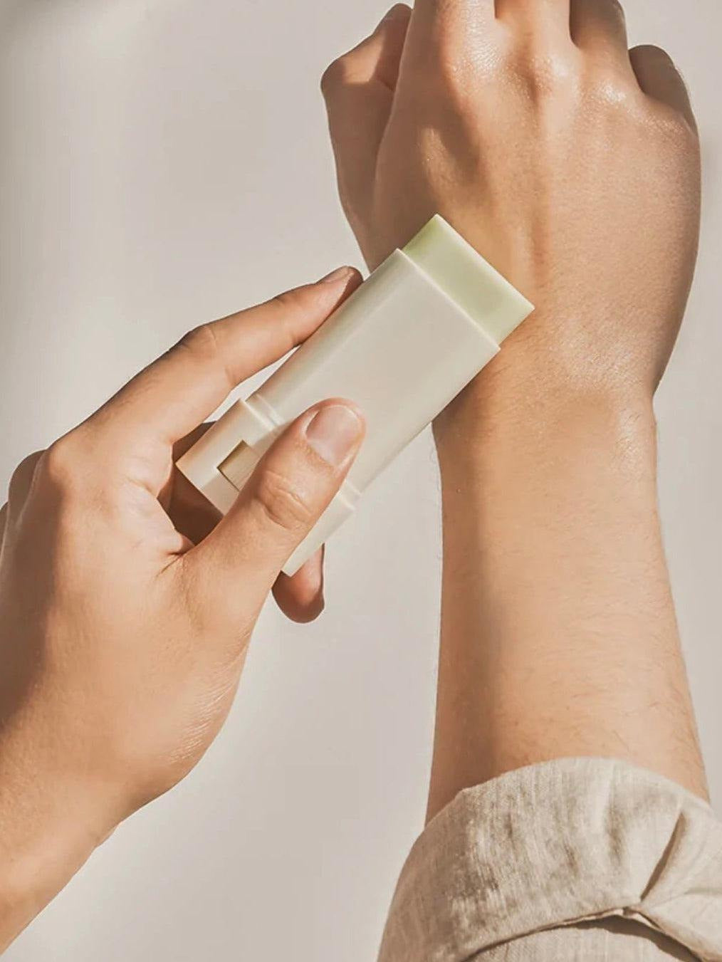 Sebum Control Matte Sun Stick: Easy Reapplication Over Makeup SPF50+